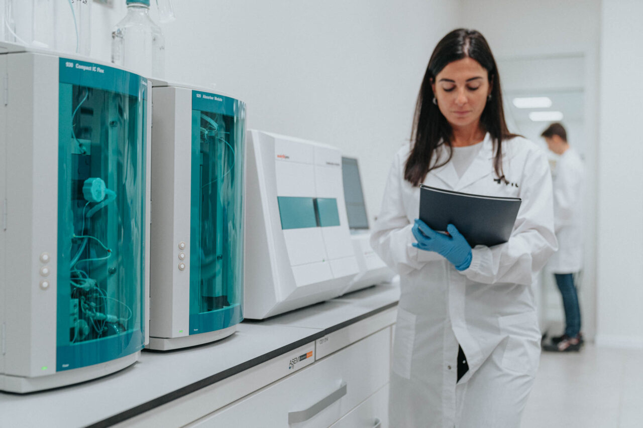 Rilevazione dei PFAS nei materiali tessili: l’uso di fluoro nei coloranti reattivi per fibre cellulosiche potrebbe creare falsi positivi